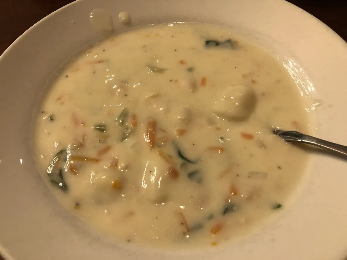 Olive Garden Nutrition Information: Calories, Sodium and Healthy Picks olive garden soup calories